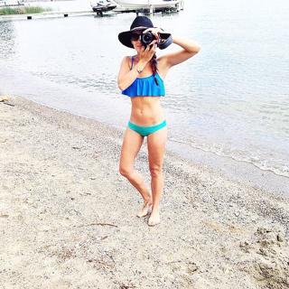 Jillian Harris feet photo thumbnail