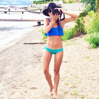 Jillian Harris feet photo thumbnail