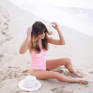 Jillian Harris feet photo thumbnail