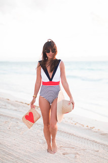 Jillian Harris feet photo thumbnail