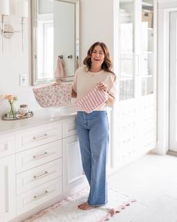 Jillian Harris feet photo thumbnail