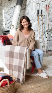 Jillian Harris feet photo thumbnail