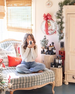 Jillian Harris feet photo thumbnail
