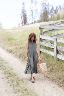 Jillian Harris feet photo thumbnail
