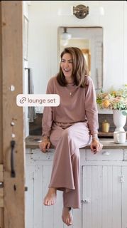 Jillian Harris feet photo 3