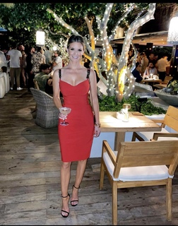 Jillian Mele feet photo thumbnail
