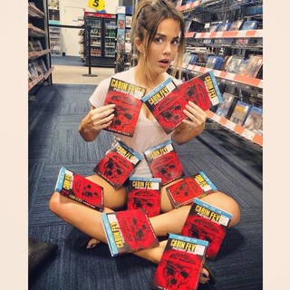 Jillian Murray feet photo thumbnail