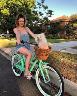 Jillian Murray feet photo thumbnail