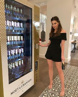 Jillian Murray feet photo thumbnail