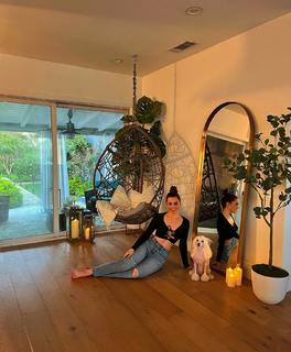 Jillian Murray feet photo thumbnail