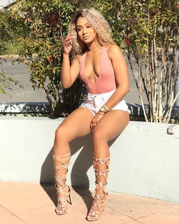 Jilly Anais feet photo thumbnail