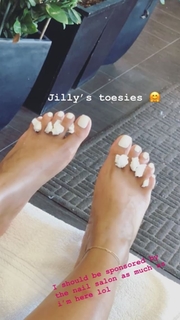 Jilly Anais feet photo thumbnail