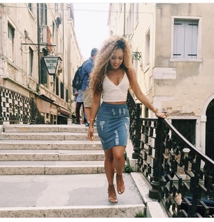 Jilly Anais feet photo thumbnail