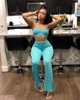 Jilly Anais feet photo thumbnail
