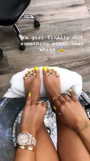 Jilly Anais feet photo thumbnail