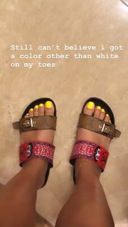Jilly Anais feet photo thumbnail