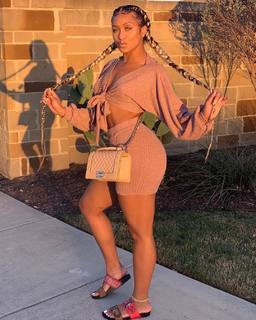 Jilly Anais feet photo thumbnail