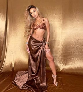 Jilly Anais feet photo thumbnail