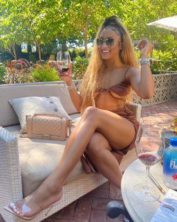 Jilly Anais feet photo thumbnail