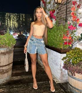 Jilly Anais feet photo thumbnail