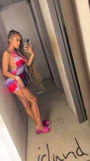 Jilly Anais feet photo thumbnail
