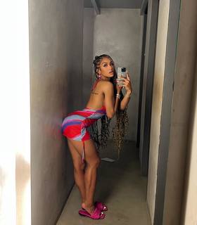 Jilly Anais feet photo thumbnail