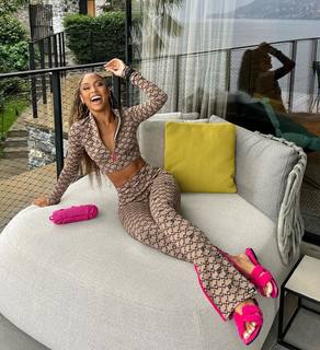 Jilly Anais feet photo thumbnail
