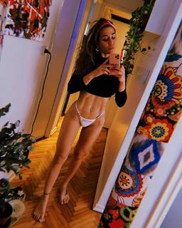 Jimena Barón feet photo 2