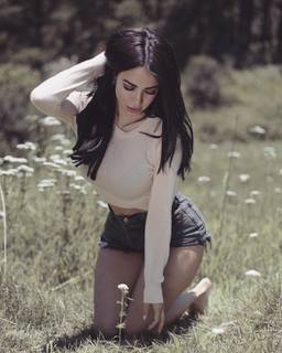 Jimena Sánchez feet photo thumbnail