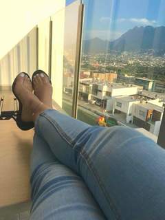 Jimena Sánchez feet photo thumbnail