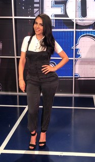 Jimena Sánchez feet photo thumbnail