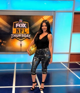 Jimena Sánchez feet photo thumbnail