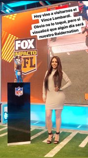 Jimena Sánchez feet photo thumbnail
