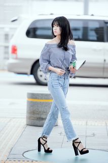 Jimin Shin feet photo 3
