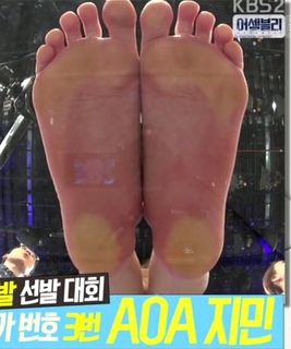 Jimin Shin feet photo 2