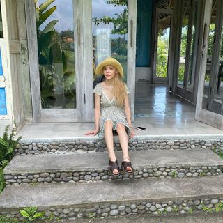 Jimin Shin feet photo 2