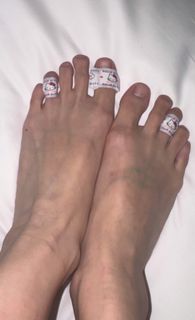 Jimin Shin feet photo 1