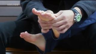 Jin-seo Yun feet photo 8