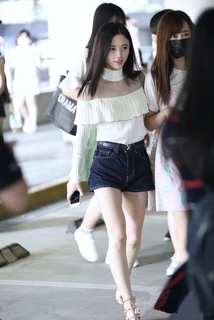 Jingyi Ju feet photo 3