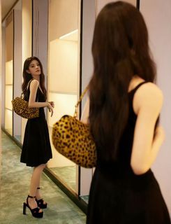 Jingyi Ju feet photo 6
