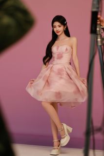 Jingyi Ju feet photo 9