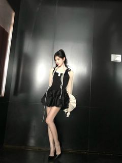 Jingyi Ju feet photo 5