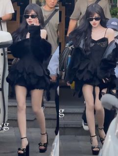 Jingyi Ju feet photo 3