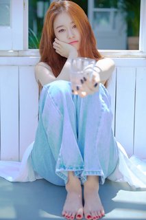Jiyeon feet photo 2