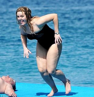 Jo Joyner feet photo thumbnail