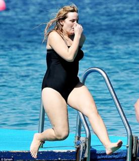 Jo Joyner feet photo thumbnail