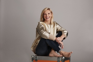 Jo Whiley feet photo 4