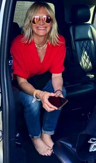 Jo Whiley feet photo 8