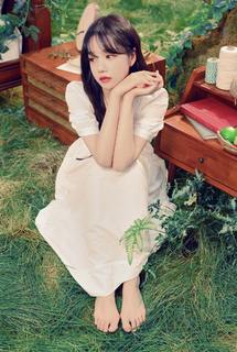 Jo Yuri feet photo thumbnail