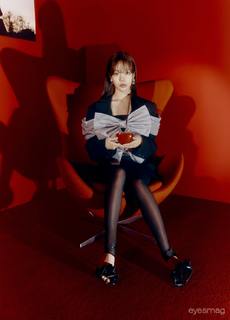 Jo Yuri feet photo thumbnail